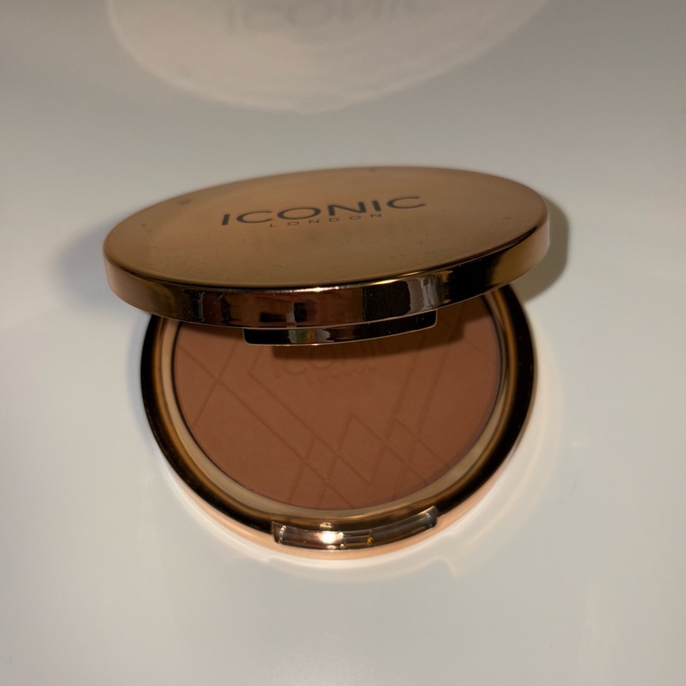 ICONIC London Bronzer in Deep Bronze